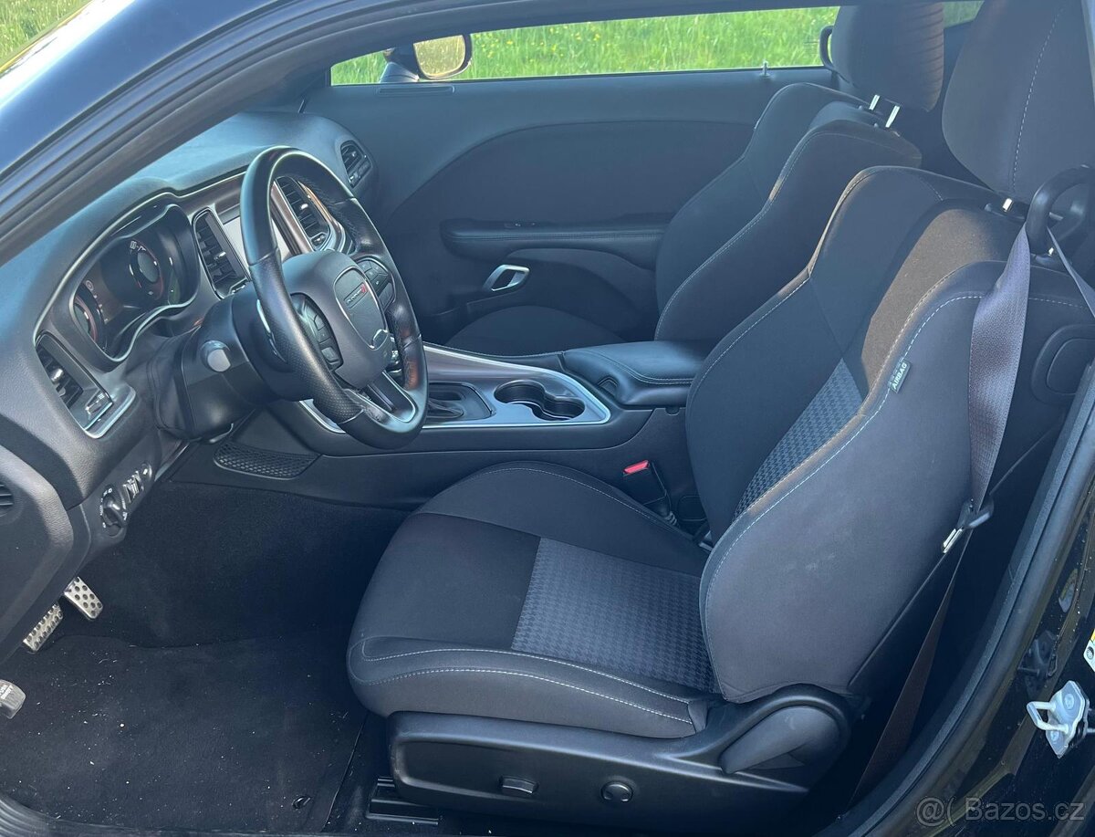 Dodge Challenger - 9