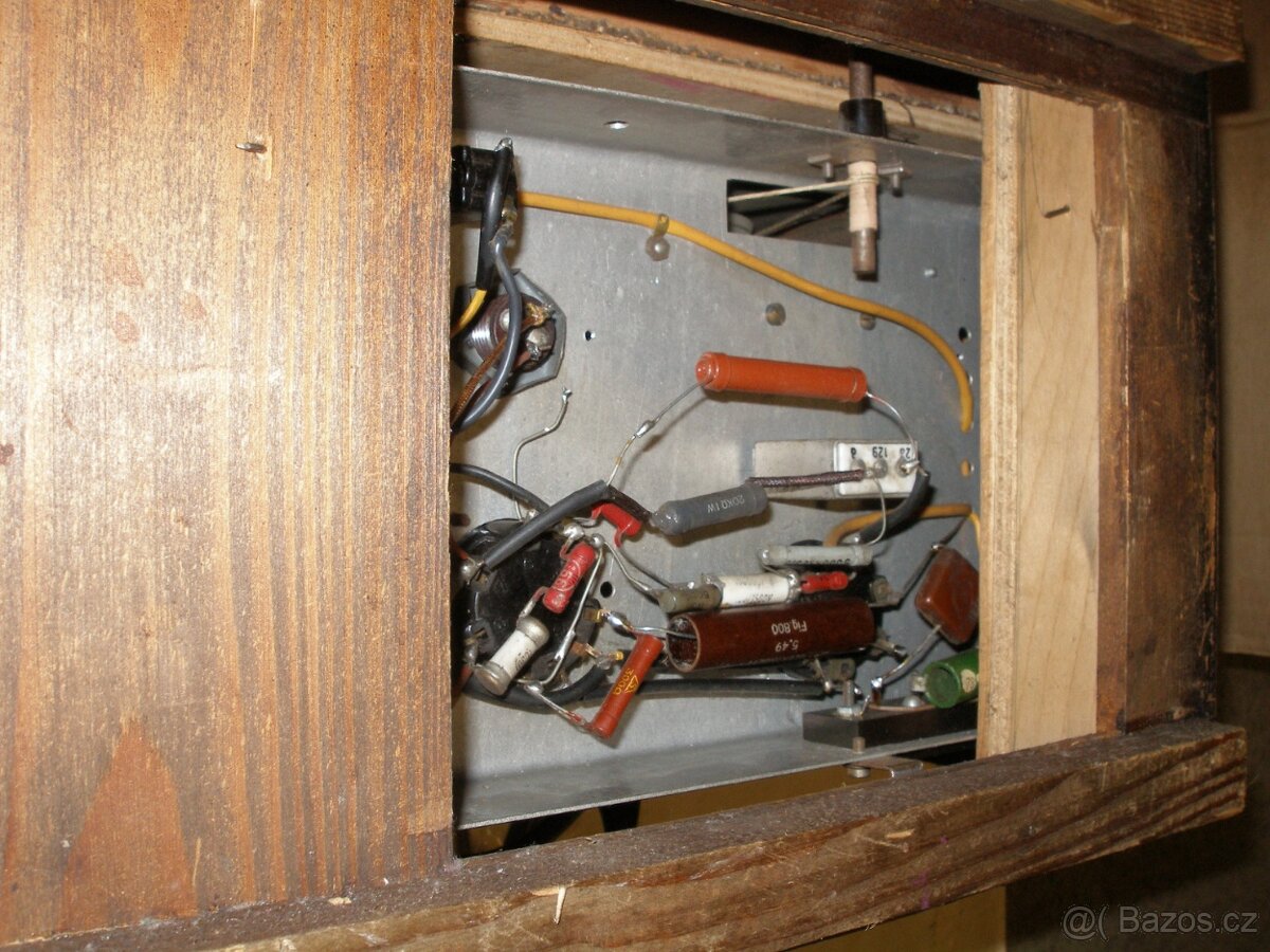 ELEKTRONKOVÉ RÁDIO - DVOULAMPOVKA - 9