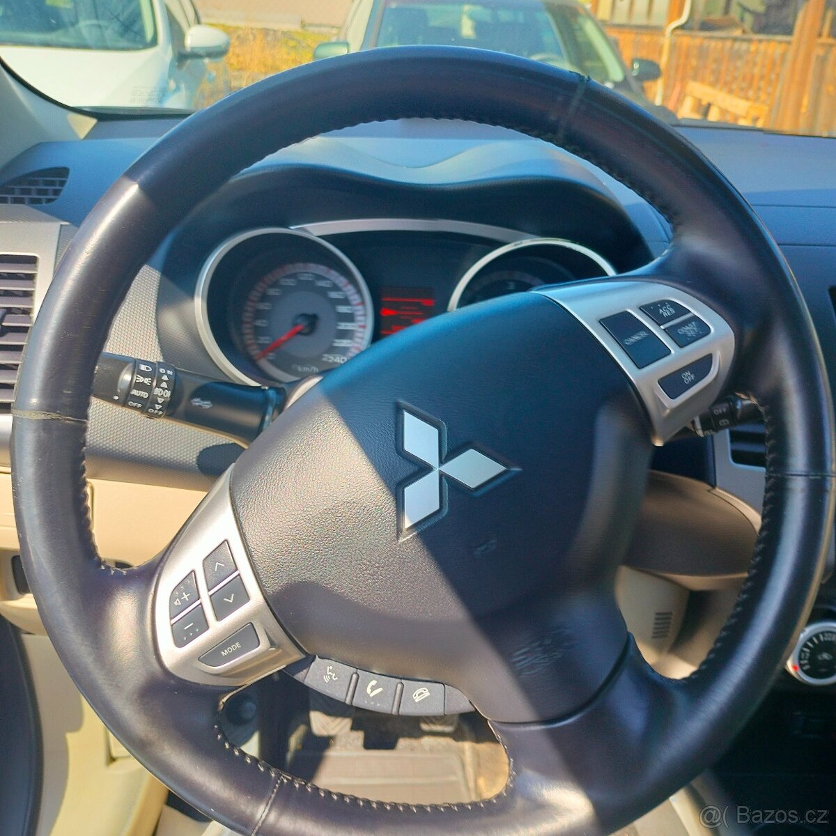 Mitsubishi Outlander 2,0 Di-D - 9