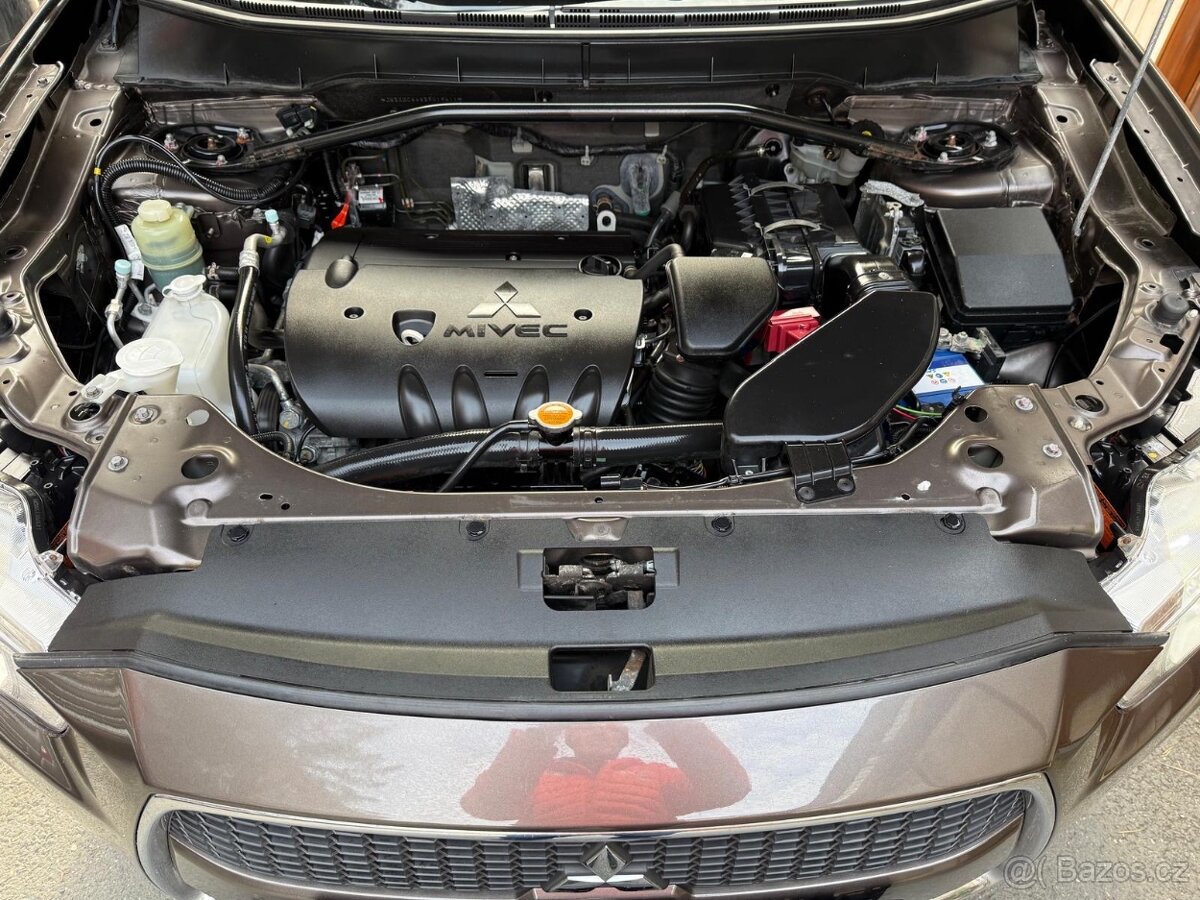 Mitsubishi Outlander 2,0i - 9