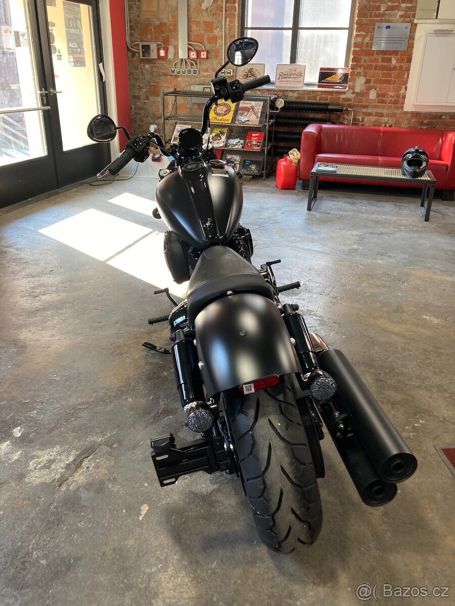 Chief Bobber dark horse najeto 3000tkm - 9