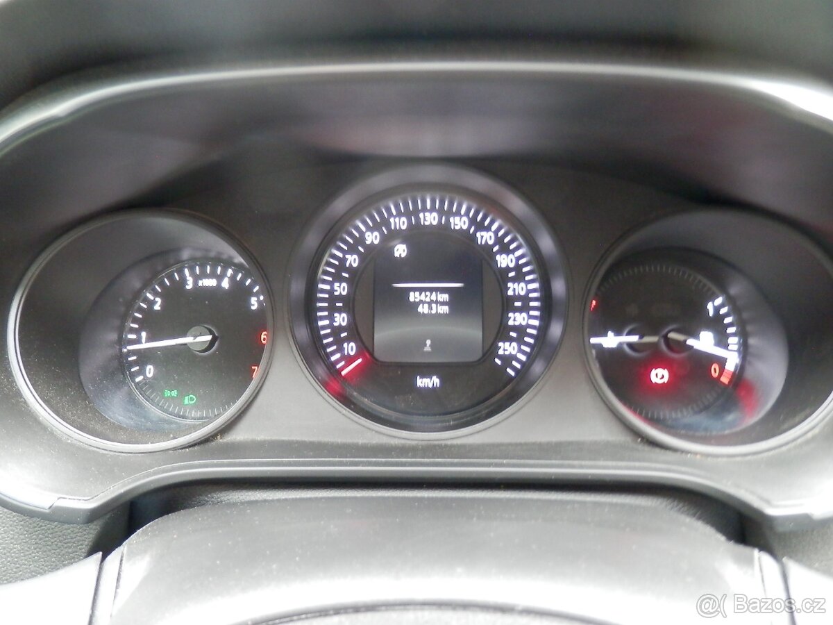 Renault Megane 1.3TCe, Klima, Tažné, 1.maj. ČR - 9