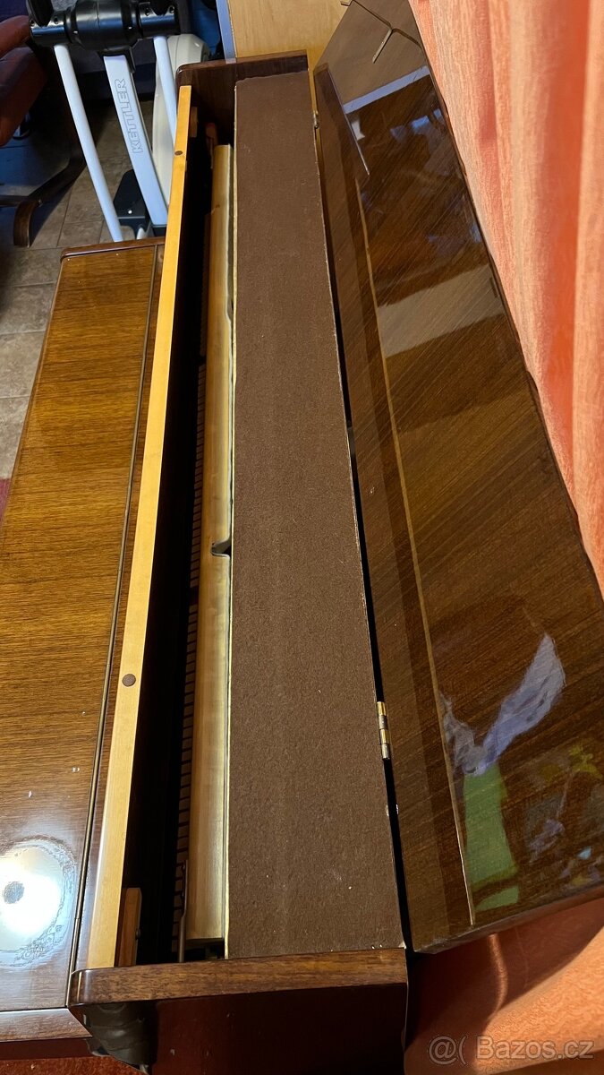 pianino PETROF - Model: P 100 Harmonie N - 9