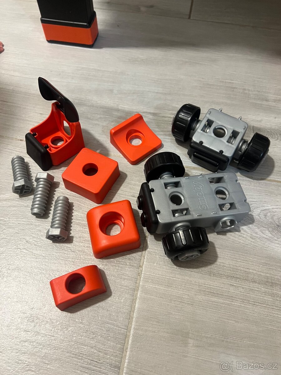 Pracovní ponk dětský Black Decker +kamion s kufrem na nářadí - 9