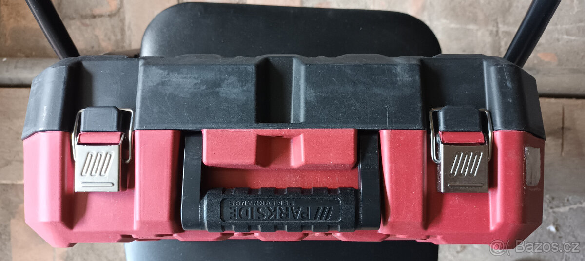 retro kufr +kufr od vrtačky + přepravky - 9