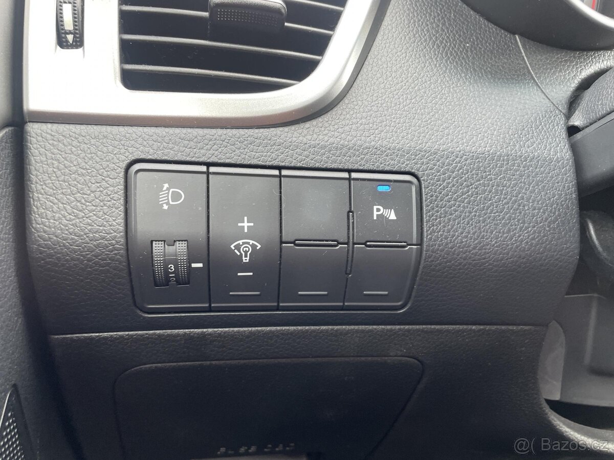 Hyundai I30 1.6 CRDi , 81 kW nafta, 2012 - 9