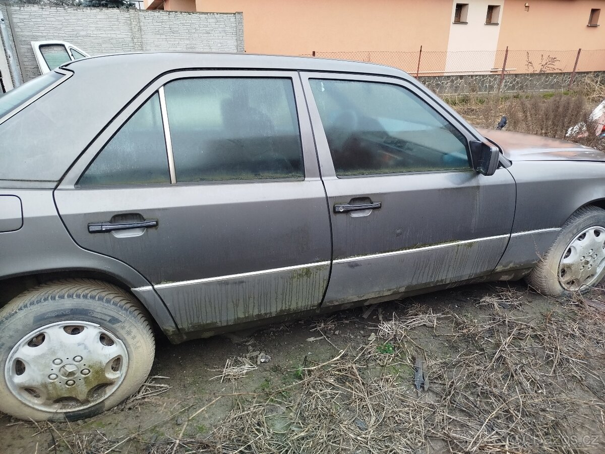 Mercedes w 124 250D - 9