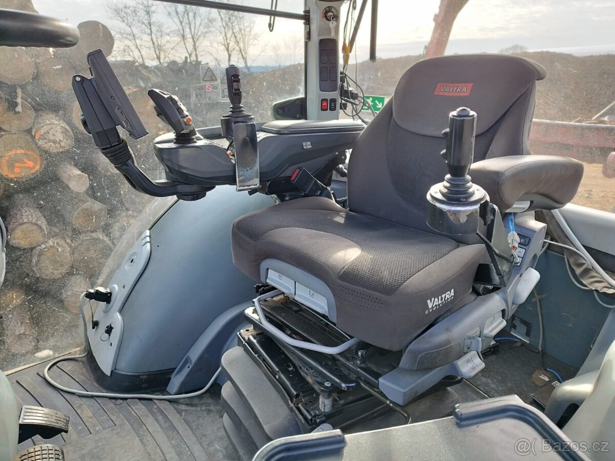 Traktor Valtra S394 + Štěpkovač Maxim 1270 HR - 9