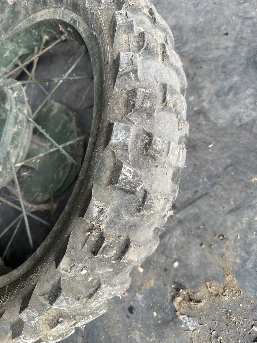 Predám zadní kolo + brzdový štít YAMAHA XT 600 - 9