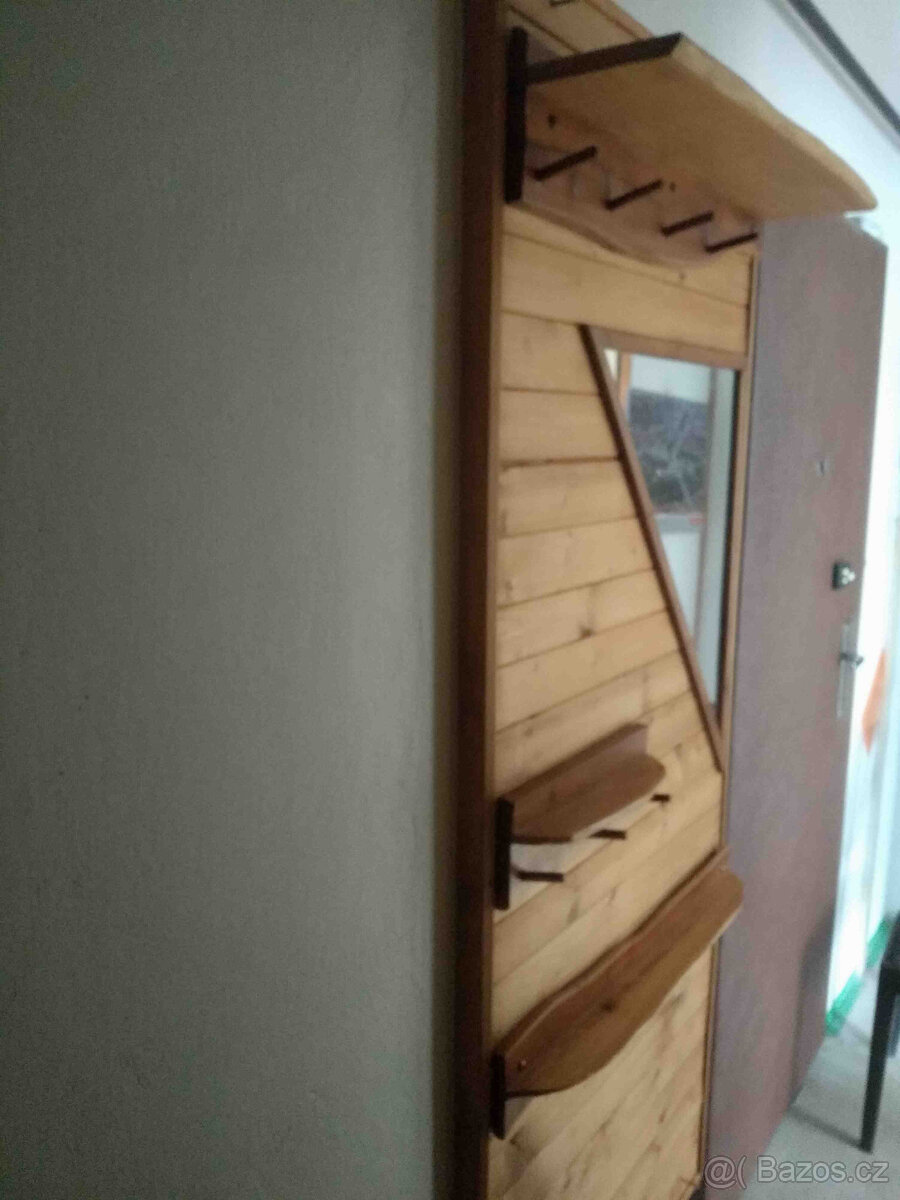 Předsíňová stěna,přírodní lakované dřevo se zrcadlem 174x70 - 9