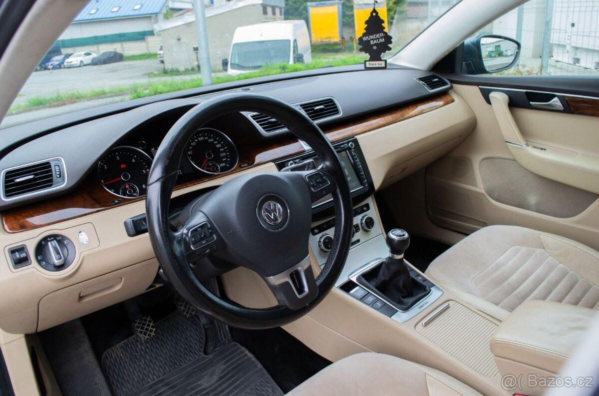 Volkswagen Passat Variant 2.0 TDI BMT Highline 4MOTION - 9