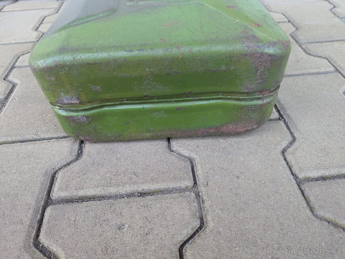 Světle zelený kanystr - 9