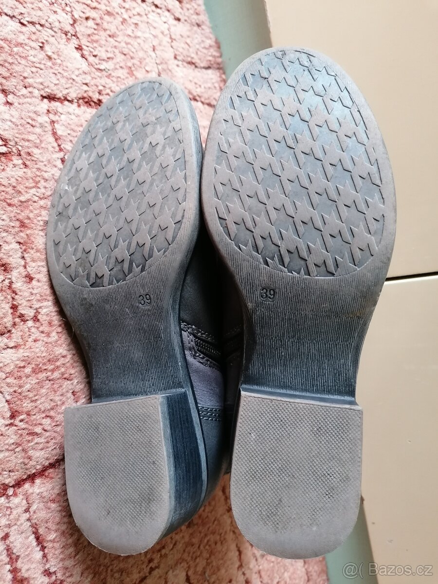 Dámské hnědé kotníkové boty vel. 39 - 9