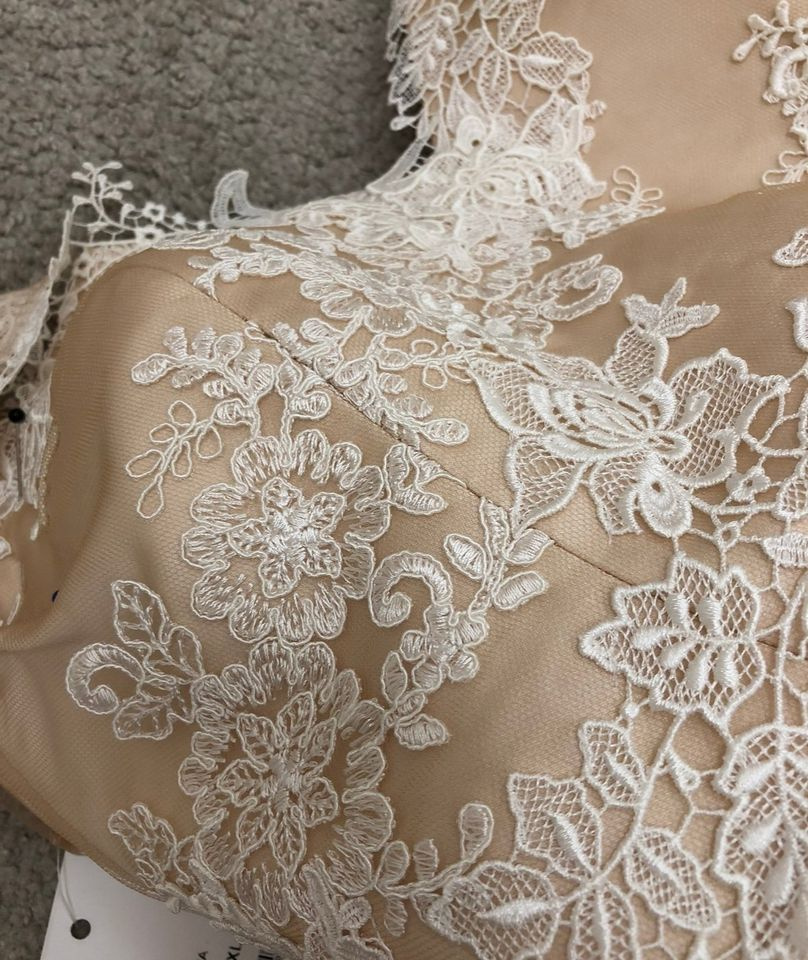 Luxusní svatební šaty na menší postavu - 9