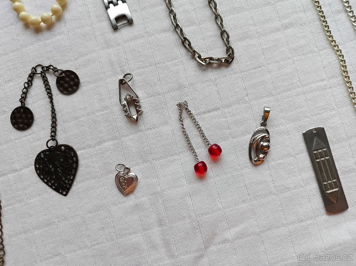 Bižuterie a doplňky. Náramek, řetízek, přívěšky.. - 9