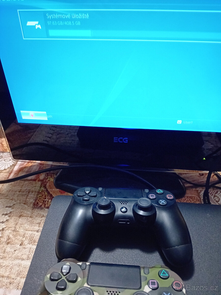 Sony Playstation 4 Slim - 2 x ovladač, 4 x hra - 9