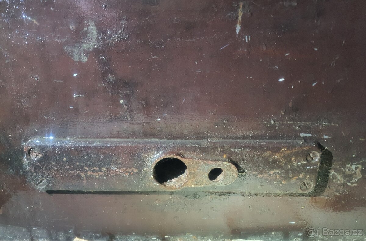 Bezpečnostní dveře. Staré kovové dveře. . - 9