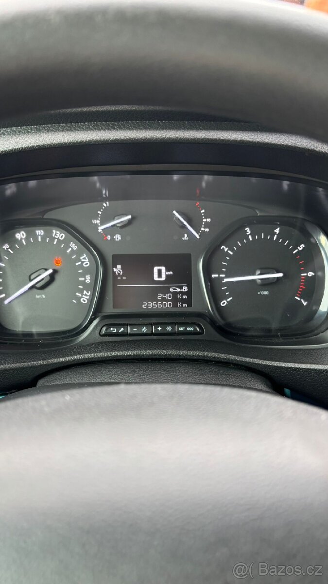 Peugeot Traveller - 9