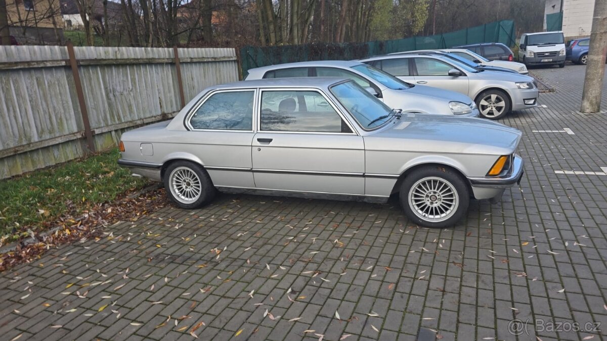 Prodám BMW e21 323i, 1981, manuál, 195 tisíc najeto - 9
