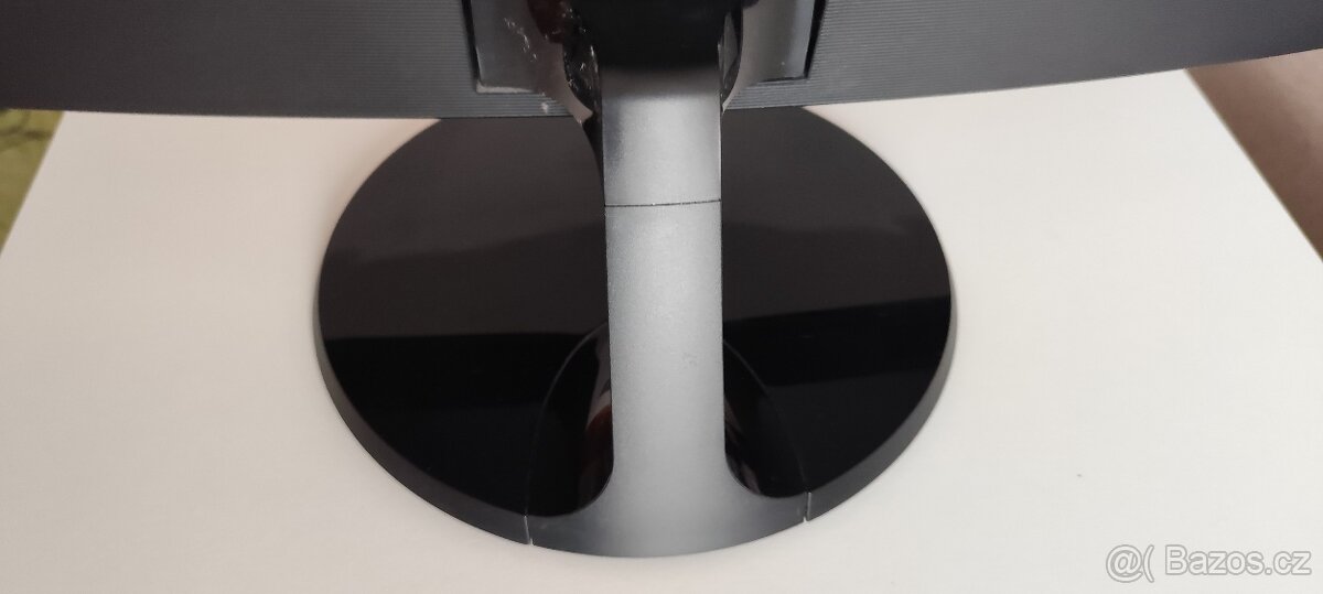 Monitor Samsung zakřivený 32" - 9