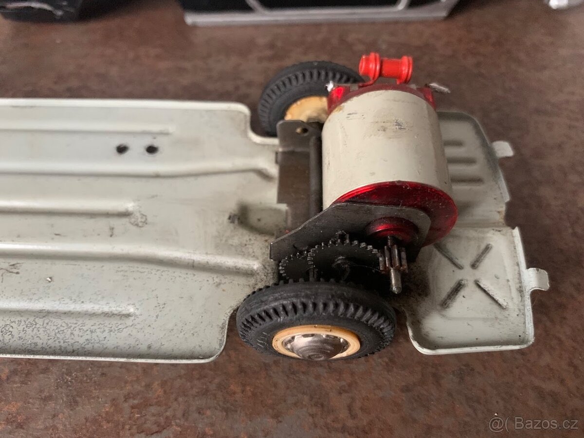 Retro hračka FIAT 2300 ITES na náhradní díly - 9