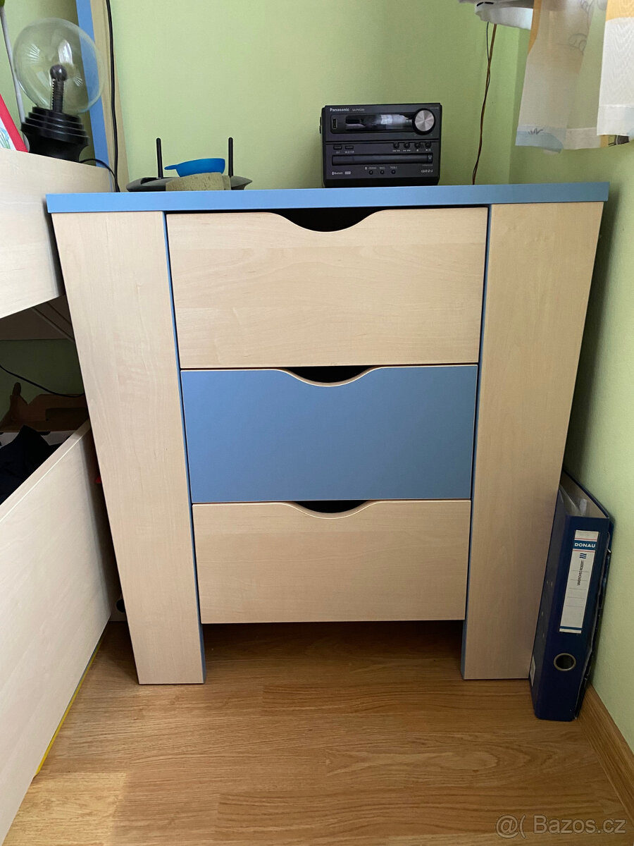 souprava do dětského pokoje s patrovou postelí a knihovnou - 9