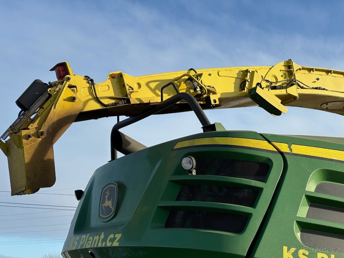 sklízecí řezačka John Deere 8600i - 9
