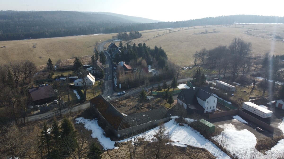 Pozemek s základem na barák a projektem - 9