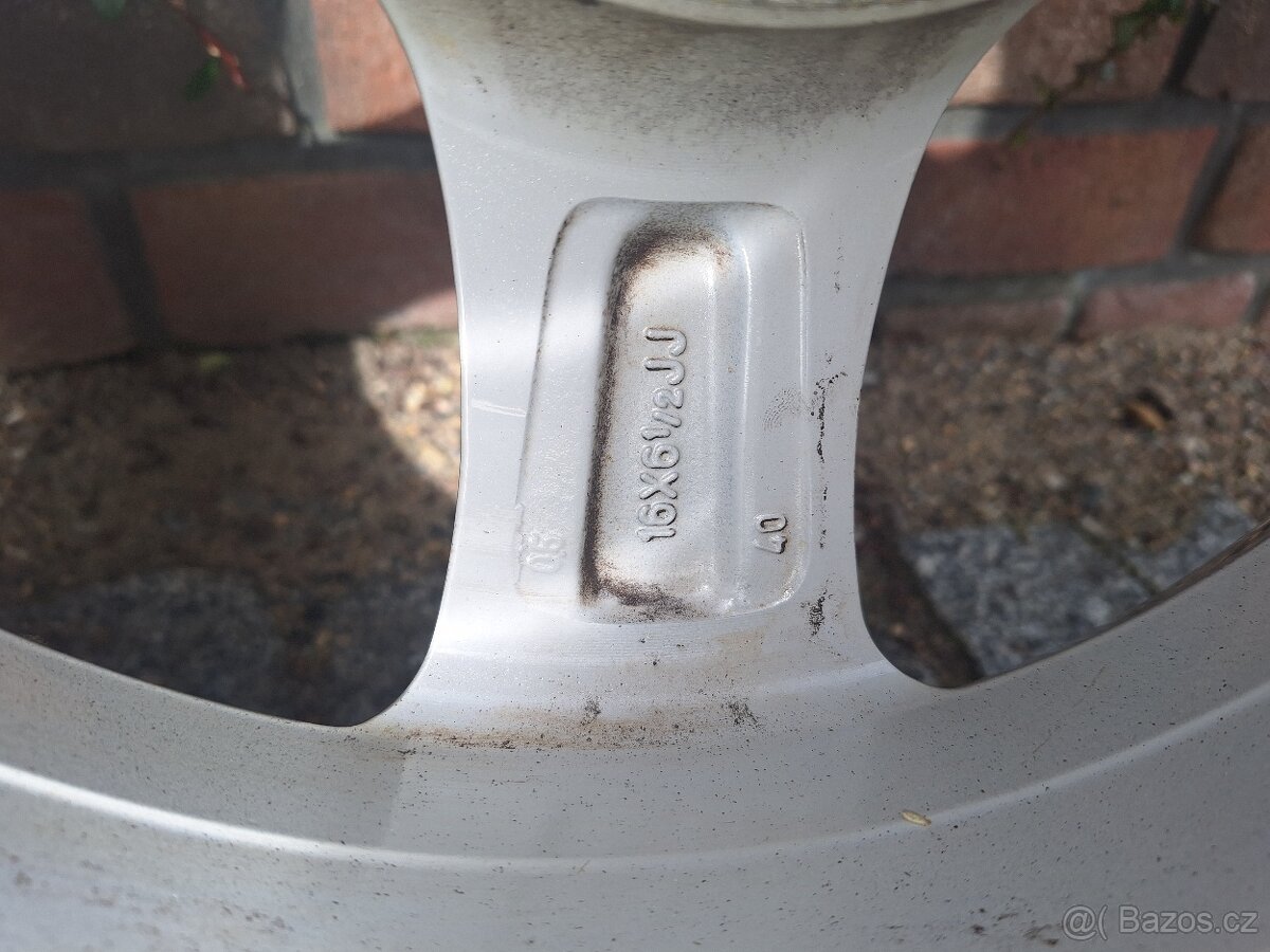 Nissan orig.Alu kola s letními pneu 205/60R16 - 9