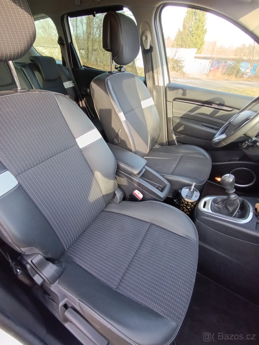 Renault Grand Scénic 1.5 dCi 81 kW - 9