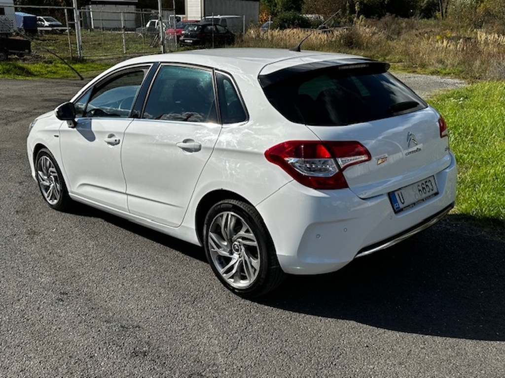 Citroen C4 exclusive 1.6HDi, r.2011, 2.maj., serviska, STK - 9