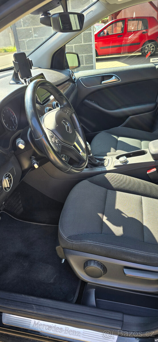 Mercedes-Benz B180, r.v. 2012, nájezd 167000km - 9