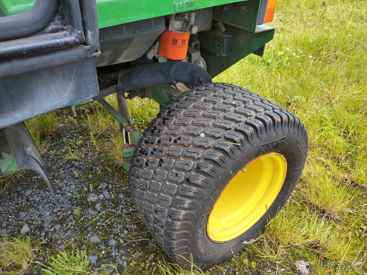 John Deere 1203 vřetenová sekačka - 9