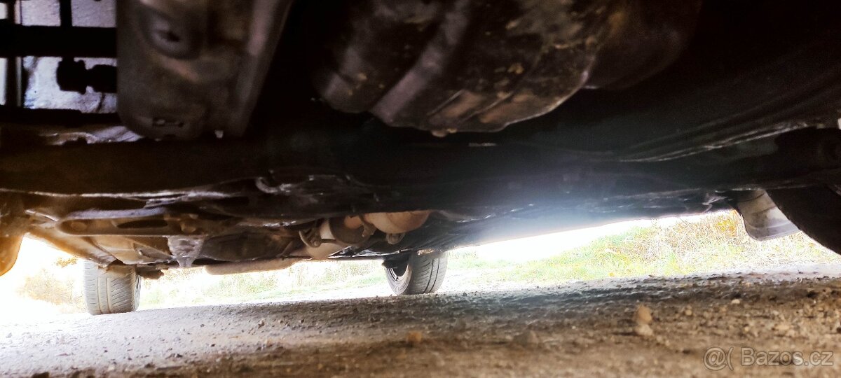 Toyota Corolla E12 Hatchback 1.6 81 kW (2006) - 9