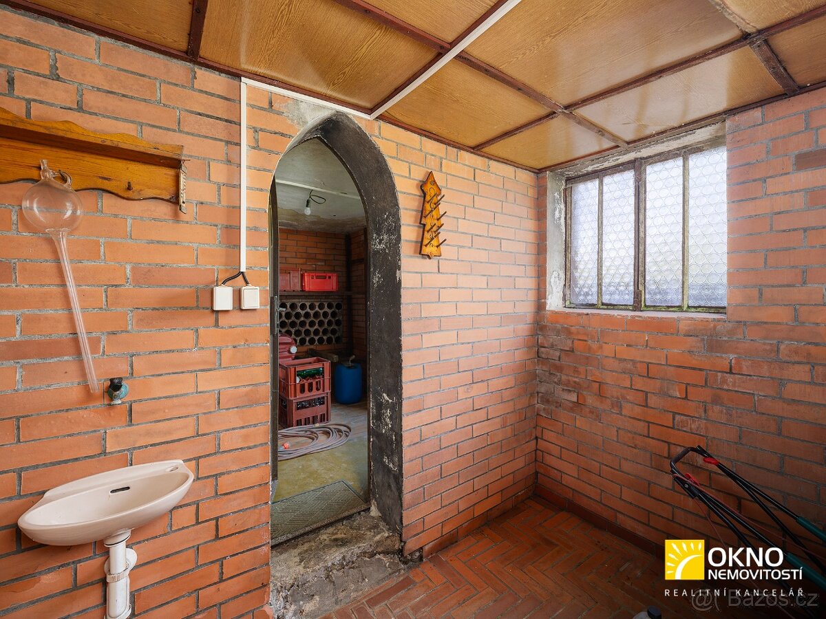 Zahrada s chatkou a výhledem do okolí - 9