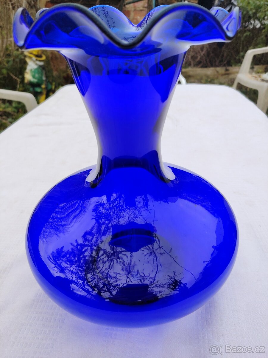 Modrá skleněná baňatá váza - 9