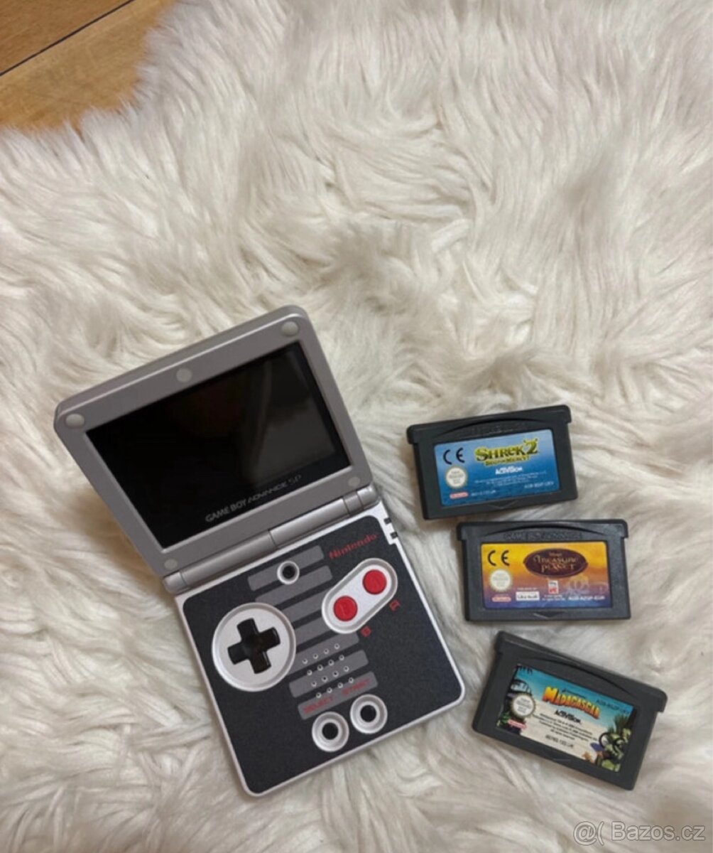 Nintendo GameBoy Advance SP - 9