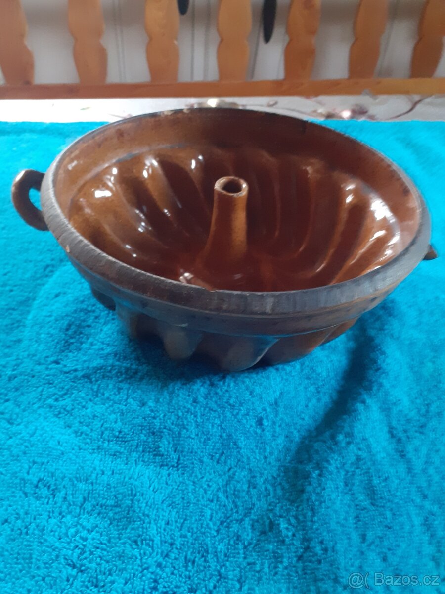 Starožitné kamenina kapřik, bábovky 20 století - 9