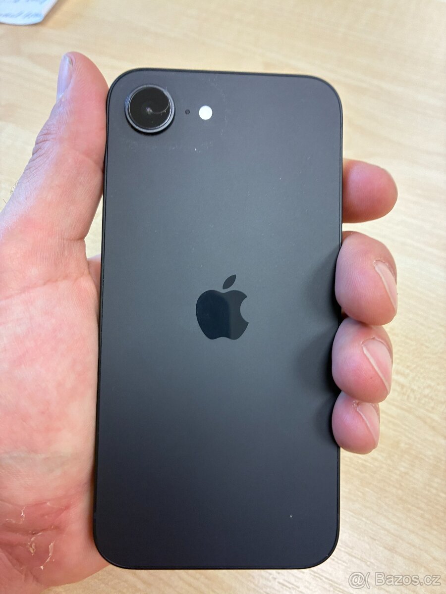 Iphone 16e 5121GB černý - 9
