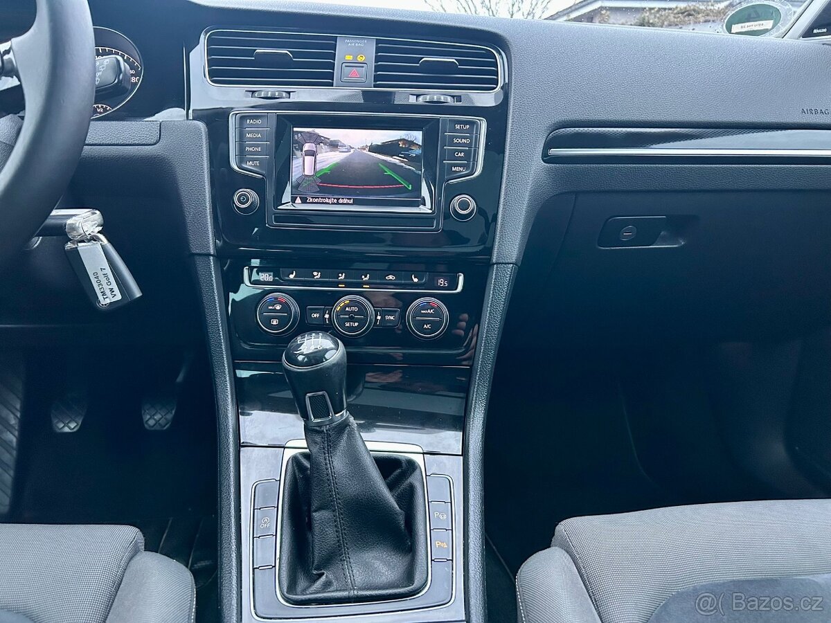 Volkswagen Golf VII kombi Highline - 9