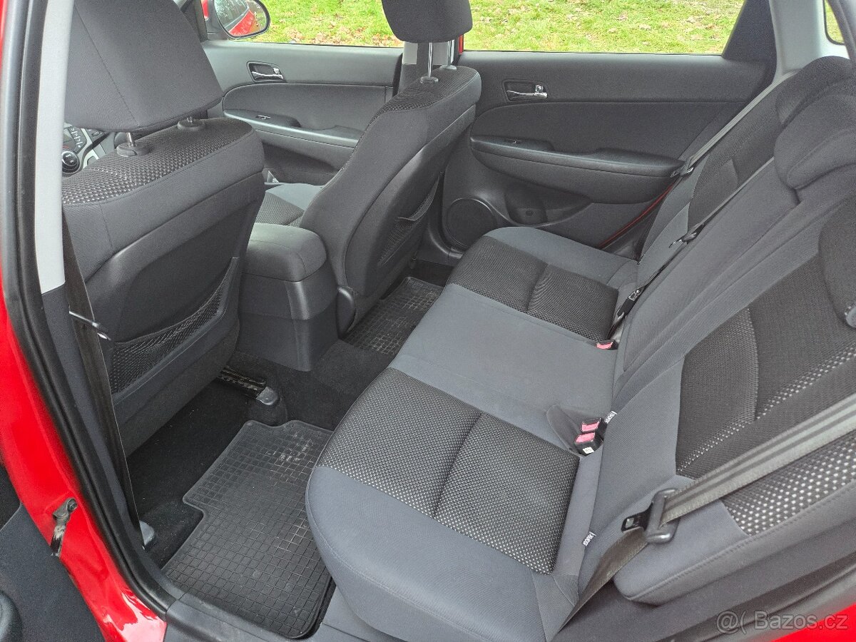 Hyundai i30, 1.6CRDi CW 85kw - 9