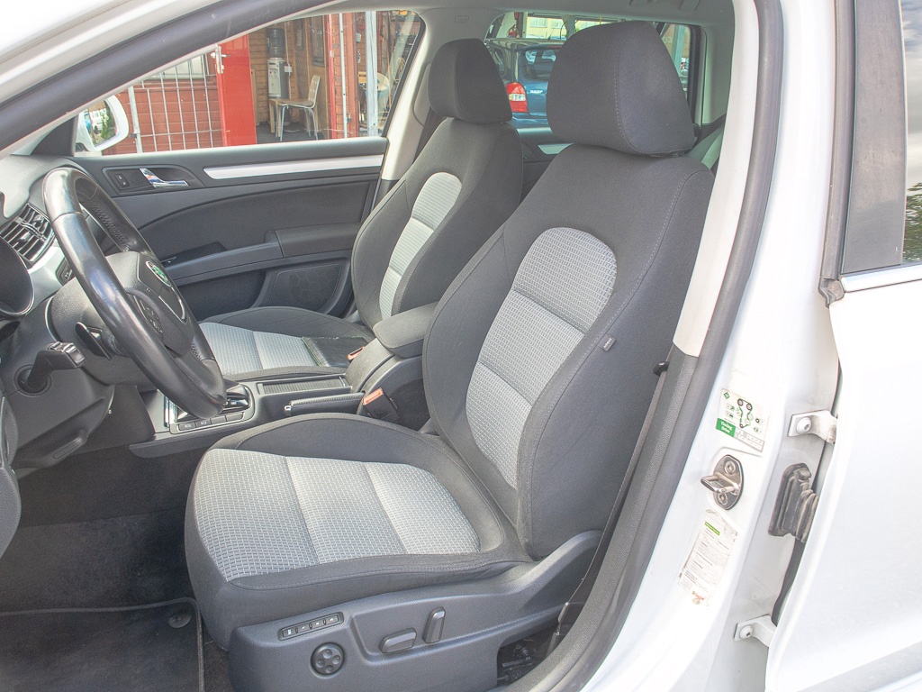 Škoda Superb 2.0TDI 125KW DSG NAVI - 9