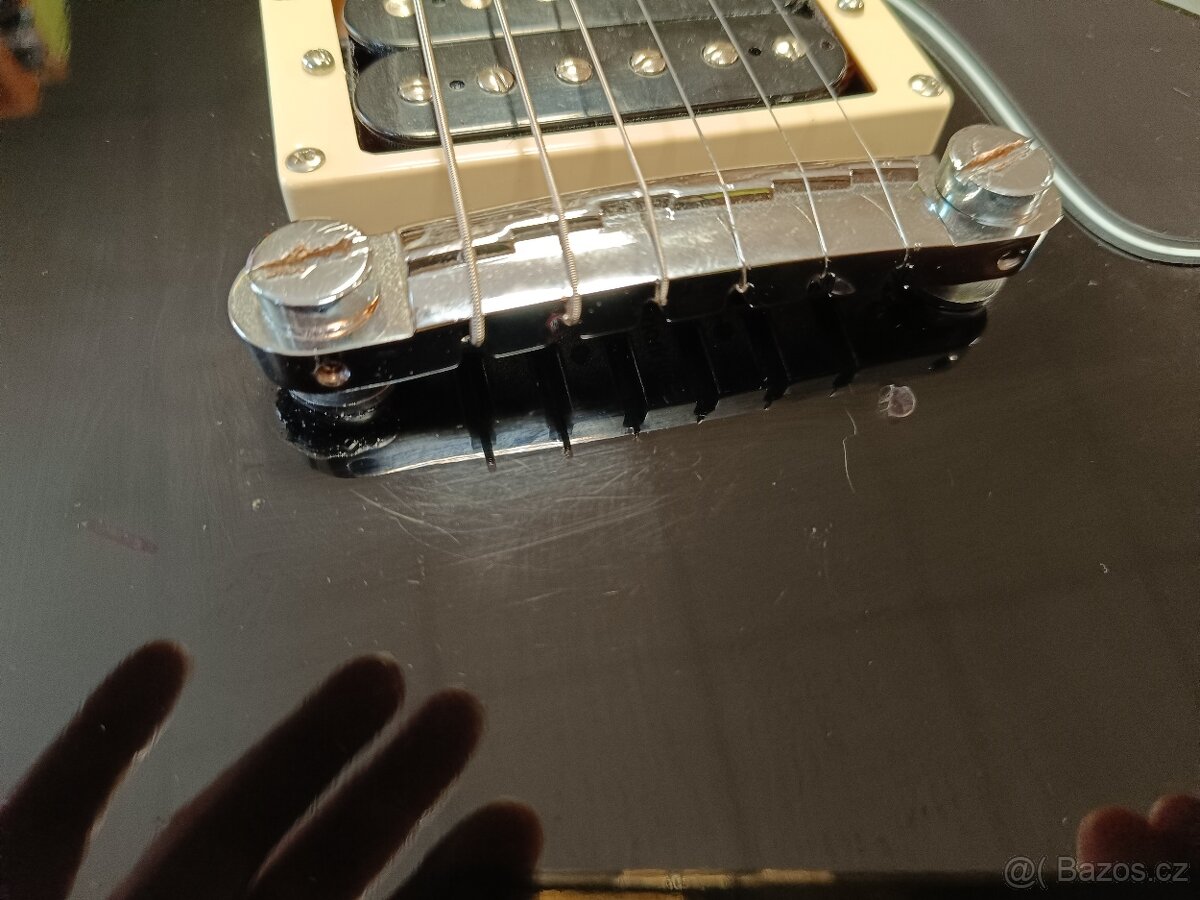 Epiphone Les Paul Junior Electric Guitar - Ebony Black - 9