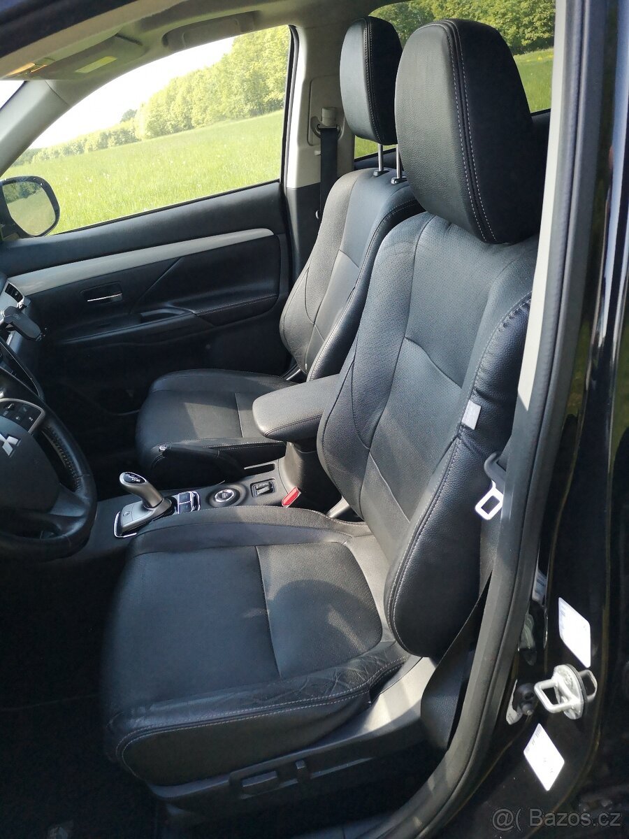 MITSUBISHI OUTLANDER PHEV HYBRID PLNÝ SERVIS - 9