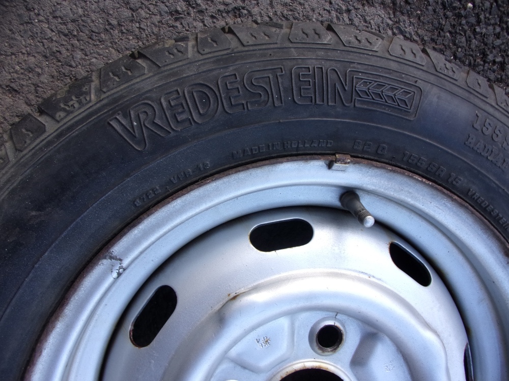 Sada kol VW Brouk 4x15 ET34 4x130x79 + pneu 155/15 - 9