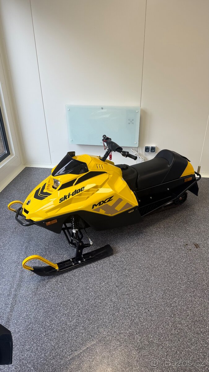 Dětský sněžný skútr Skidoo MXZ 120 - 9