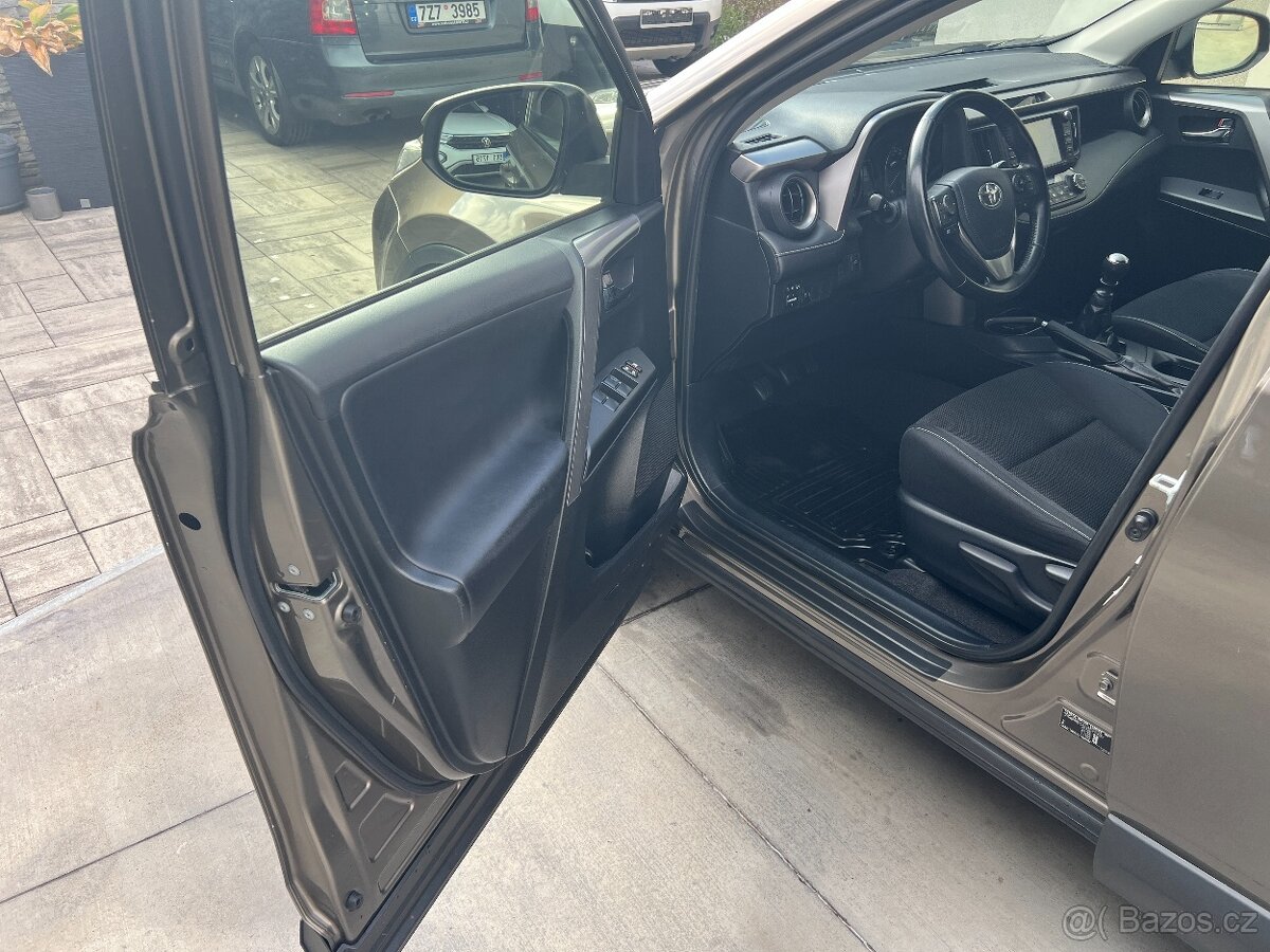 TOYOTA RAV4 2.0D D4D 105 KW,1.MAJ.MANUÁL,TAŽNÉ,NAVI,KAMERA - 9