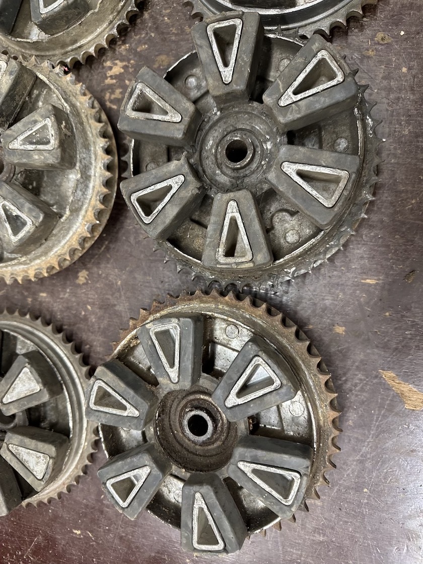 Predám používaná ROZETA JAWA 250 350 panelka 46,47zubov - 9