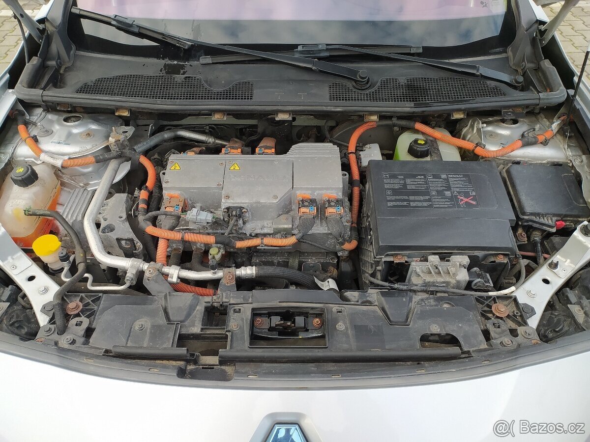 Elektromobil Renault Fluence Z.E. r.v.2012, dojazd 50km - 9