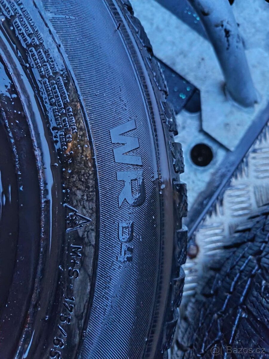 175/65 R14 zimní sada Nokian 6,5-7 mm + disk Peugeot 206 - 9